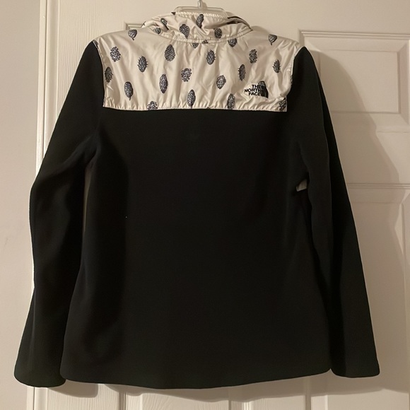 L North Face quarter zip - Picture 2 of 2